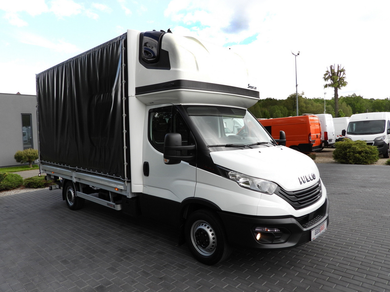 IVECO DAILY 35S18 TARPAULIN LIFT 8 PALLETS WEBASTO CRUISE CONTROL AIR CONDITIONING 180HP - 커튼 사이드 밴 : 사진 4 IVECO DAILY 35S18 TARPAULIN LIFT 8 PALLETS WEBASTO CRUISE CONTROL AIR CONDITIONING 180HP - 커튼 사이드 밴 : 사진 4