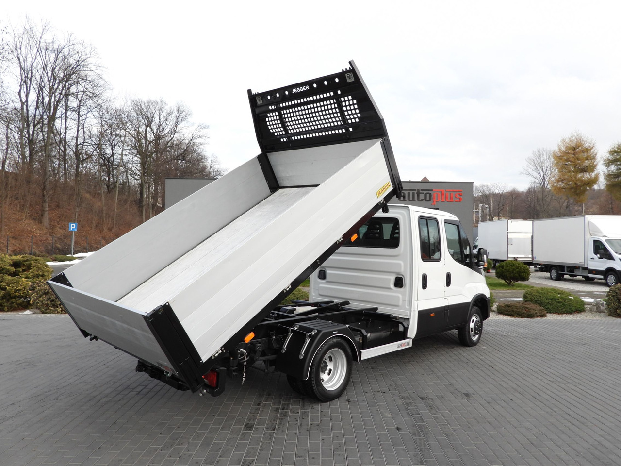 IVECO DAILY 50C16 THREE-WAY TIPPER DOUBLE CABIN DOKA 6 SEATS CRUISE CONTROL PNEUMATICS TWIN WHEELS AIR CONDITIONING 160HP - 덤프 밴 : 사진 3 IVECO DAILY 50C16 THREE-WAY TIPPER DOUBLE CABIN DOKA 6 SEATS CRUISE CONTROL PNEUMATICS TWIN WHEELS AIR CONDITIONING 160HP - 덤프 밴 : 사진 3