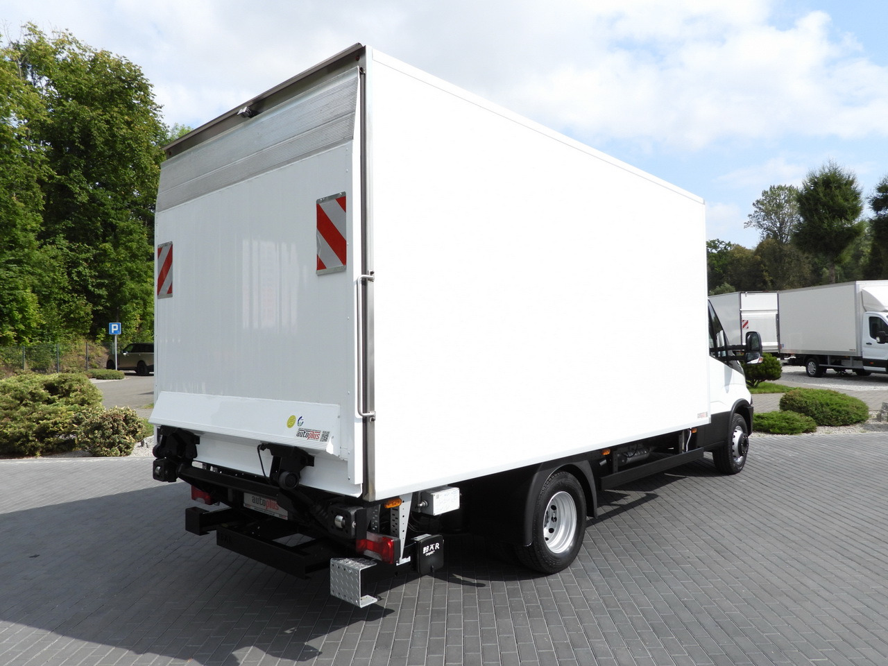 IVECO DAILY 70C17 REFRIGERATOR 1*C LIFT 10 PALLETS POWER SUPPLY 230V CRUISE CONTROL AIR CONDITIONING PNEUMATICS AUTOMATIC TRANSMISSION HI-MATIC TWIN WHEELS 170HP - 냉동탑차 : 사진 3 IVECO DAILY 70C17 REFRIGERATOR 1*C LIFT 10 PALLETS POWER SUPPLY 230V CRUISE CONTROL AIR CONDITIONING PNEUMATICS AUTOMATIC TRANSMISSION HI-MATIC TWIN WHEELS 170HP - 냉동탑차 : 사진 3