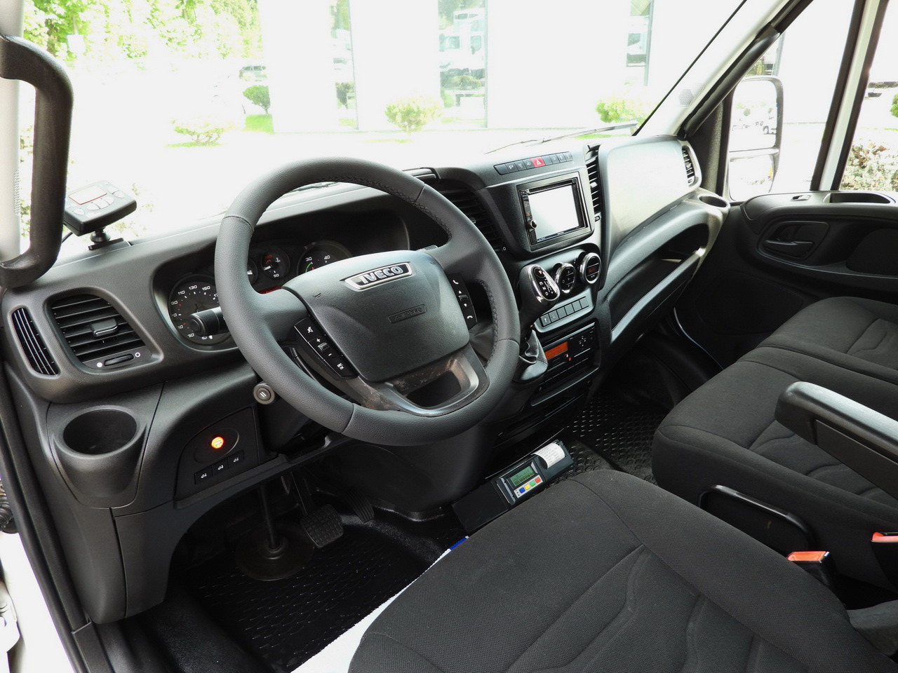 IVECO DAILY 70C17 REFRIGERATOR 1*C LIFT 10 PALLETS POWER SUPPLY 230V CRUISE CONTROL AIR CONDITIONING PNEUMATICS AUTOMATIC TRANSMISSION HI-MATIC TWIN WHEELS 170HP - 냉동탑차 : 사진 2 IVECO DAILY 70C17 REFRIGERATOR 1*C LIFT 10 PALLETS POWER SUPPLY 230V CRUISE CONTROL AIR CONDITIONING PNEUMATICS AUTOMATIC TRANSMISSION HI-MATIC TWIN WHEELS 170HP - 냉동탑차 : 사진 2