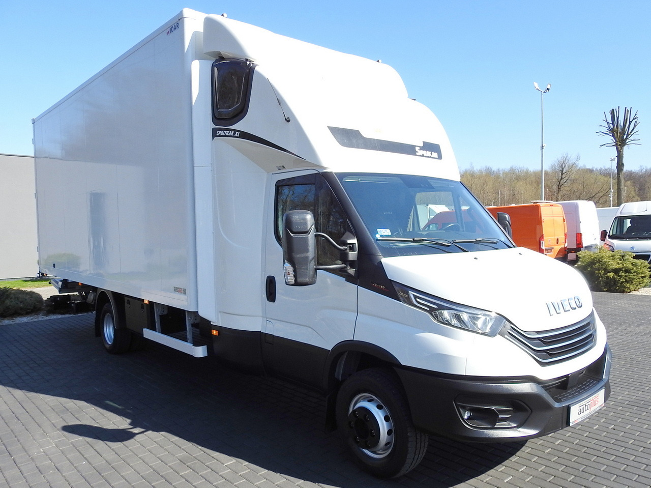 IVECO DAILY 70C18 BOX LIFT 14 PALLETS WEBASTO CRUISE CONTROL NAVIGATION LED LIGHTS TWIN WHEELS AIR CONDITIONING 180HP - 박스 밴 : 사진 4 IVECO DAILY 70C18 BOX LIFT 14 PALLETS WEBASTO CRUISE CONTROL NAVIGATION LED LIGHTS TWIN WHEELS AIR CONDITIONING 180HP - 박스 밴 : 사진 4