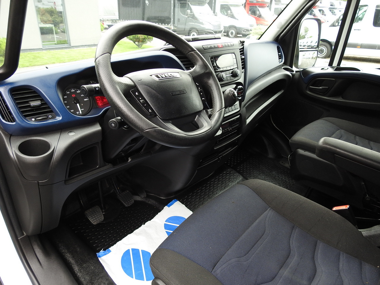 IVECO DAILY 70C18 TARPAULIN LIFT 12 PALLETS WEBASTO CRUISE CONTROL TWIN WHEELS AIR CONDITIONING 180HP - 커튼 사이드 밴 : 사진 2 IVECO DAILY 70C18 TARPAULIN LIFT 12 PALLETS WEBASTO CRUISE CONTROL TWIN WHEELS AIR CONDITIONING 180HP - 커튼 사이드 밴 : 사진 2