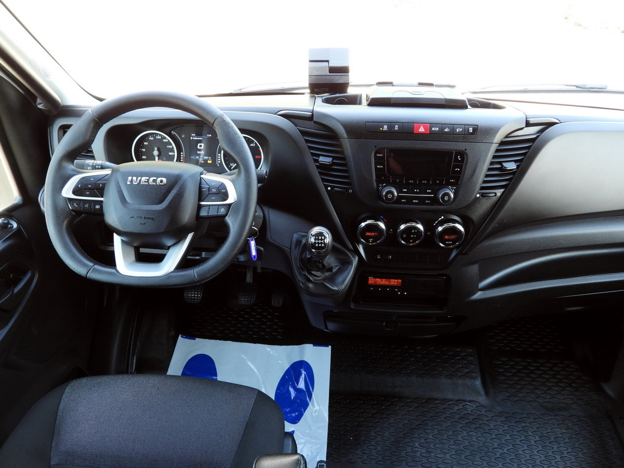 IVECO DAILY 70C18 TARPAULIN LIFT 14 PALLETS WEBASTO CRUISE CONTROL LED LIGHTS TWIN WHEELS AIR CONDITIONING 180HP - 커튼 사이드 밴 : 사진 2 IVECO DAILY 70C18 TARPAULIN LIFT 14 PALLETS WEBASTO CRUISE CONTROL LED LIGHTS TWIN WHEELS AIR CONDITIONING 180HP - 커튼 사이드 밴 : 사진 2