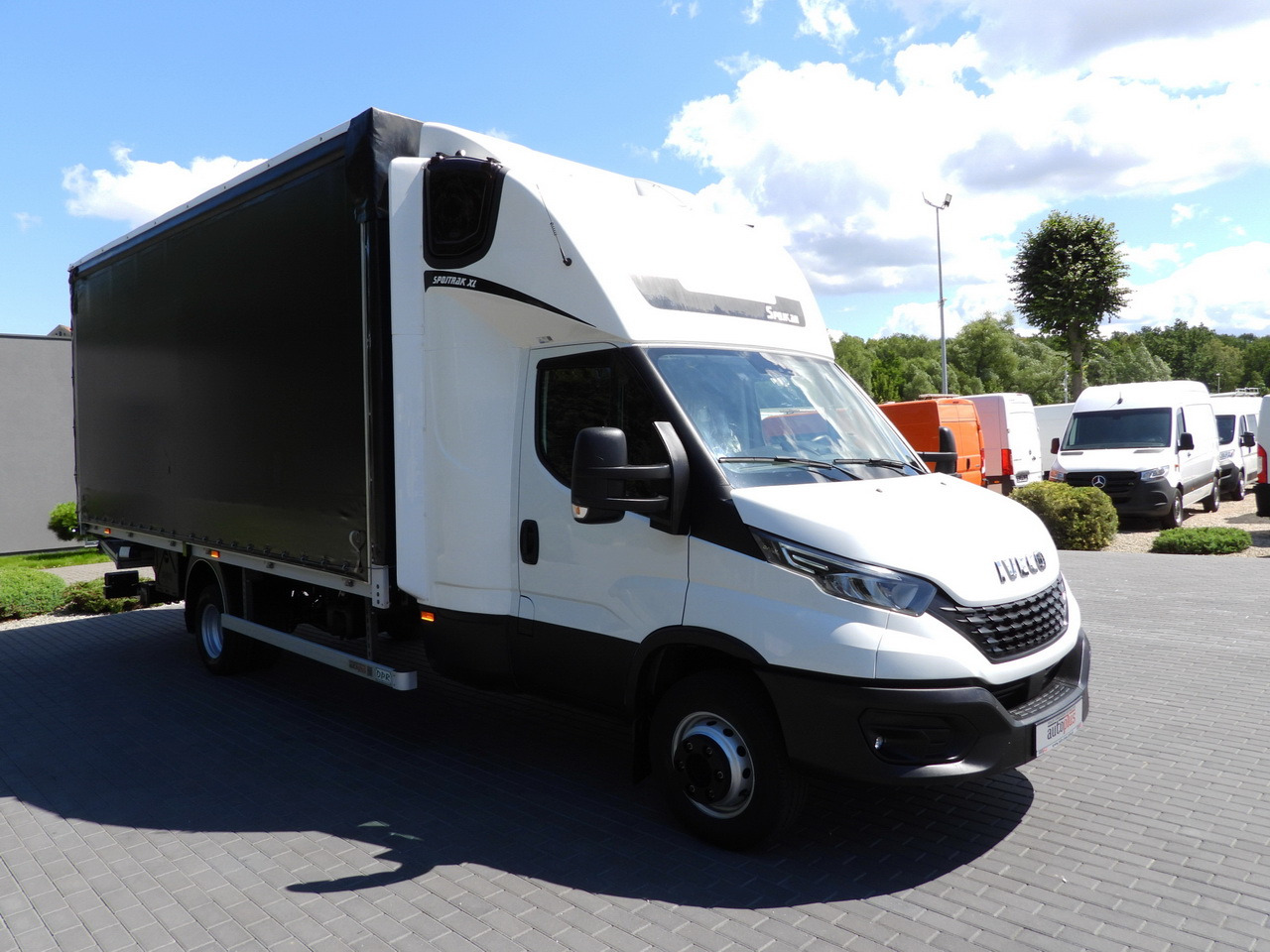 IVECO DAILY 70C18 TARPAULIN LIFT 14 PALLETS WEBASTO CRUISE CONTROL LED LIGHTS TWIN WHEELS AIR CONDITIONING 180HP - 커튼 사이드 밴 : 사진 4 IVECO DAILY 70C18 TARPAULIN LIFT 14 PALLETS WEBASTO CRUISE CONTROL LED LIGHTS TWIN WHEELS AIR CONDITIONING 180HP - 커튼 사이드 밴 : 사진 4