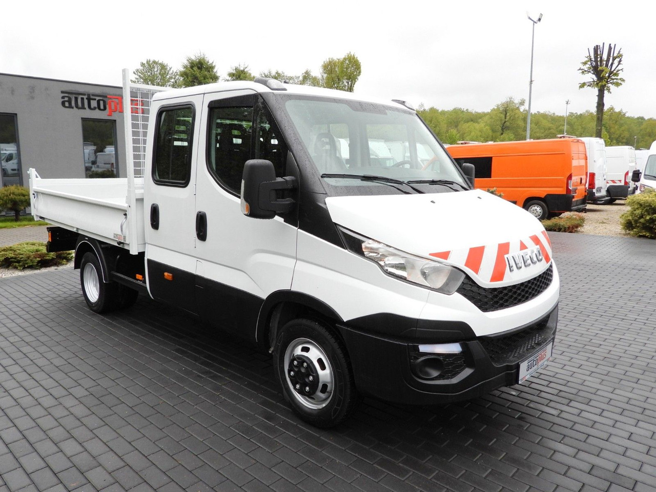 Iveco DAILY 35C13 KIPPER DOPPELKABINE DOKA 7 SITZE A/C - 덤프 밴, 콤비 밴 : 사진 4 Iveco DAILY 35C13 KIPPER DOPPELKABINE DOKA 7 SITZE A/C - 덤프 밴, 콤비 밴 : 사진 4