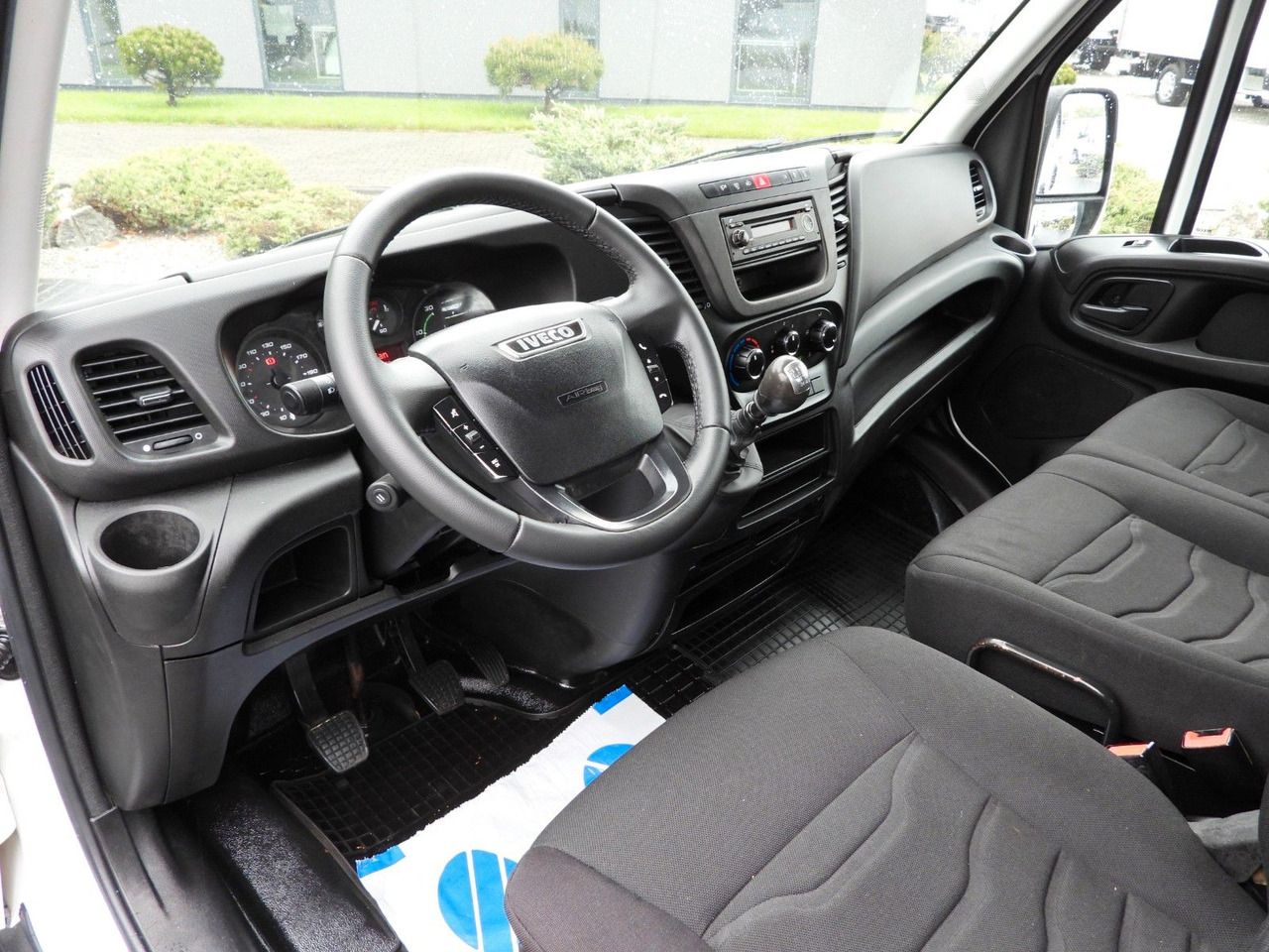 Iveco DAILY 35C13 KIPPER DOPPELKABINE DOKA 7 SITZE A/C - 덤프 밴, 콤비 밴 : 사진 2 Iveco DAILY 35C13 KIPPER DOPPELKABINE DOKA 7 SITZE A/C - 덤프 밴, 콤비 밴 : 사진 2
