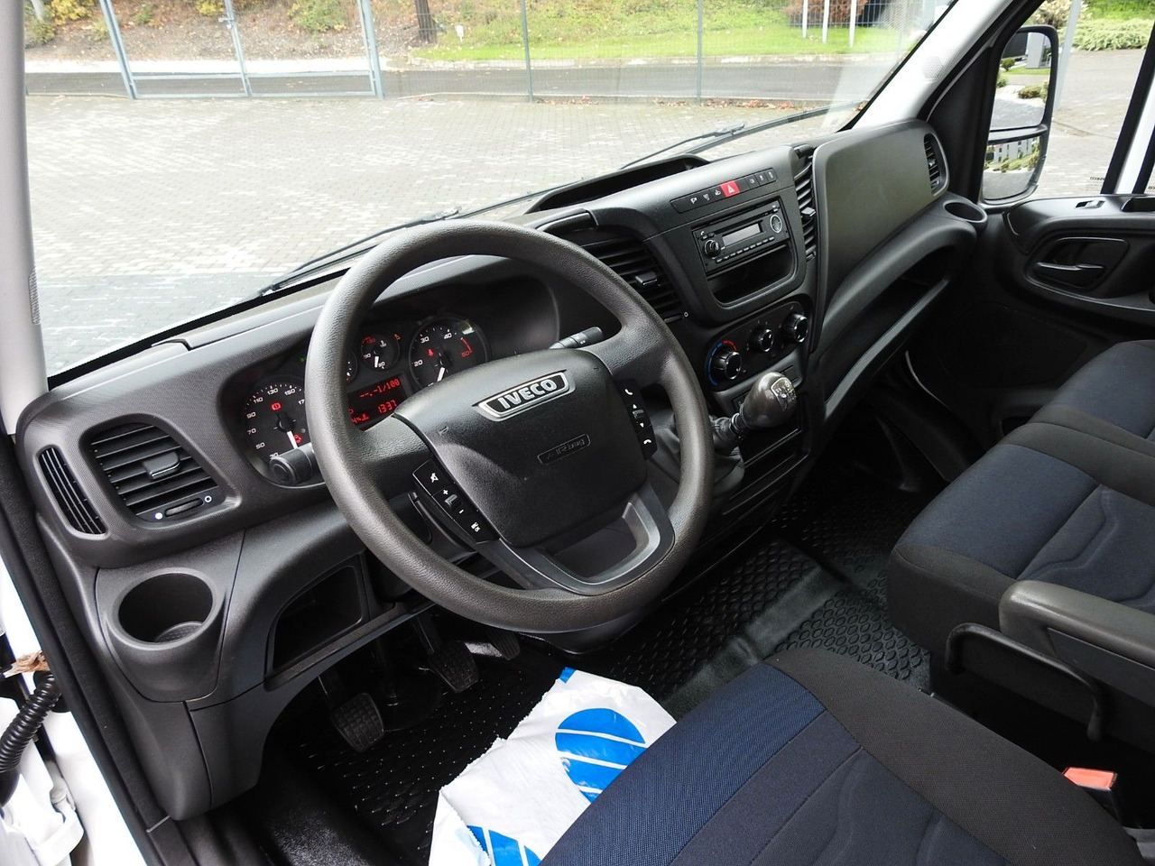 Iveco DAILY 35S15 PRITSCHE DOPPELKABINE DOKA 7 SITZE - 플랫베드 밴, 콤비 밴 : 사진 2 Iveco DAILY 35S15 PRITSCHE DOPPELKABINE DOKA 7 SITZE - 플랫베드 밴, 콤비 밴 : 사진 2