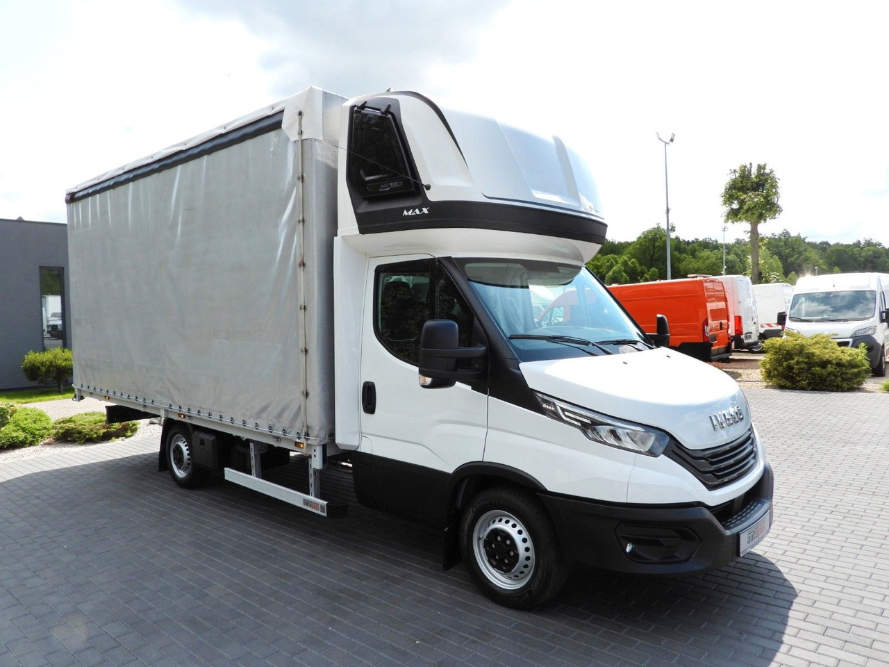 Iveco DAILY 35S18 PRITSCHE PLANE 10 PALETTEN TEMPOMAT - 커튼 사이드 밴 : 사진 4 Iveco DAILY 35S18 PRITSCHE PLANE 10 PALETTEN TEMPOMAT - 커튼 사이드 밴 : 사진 4