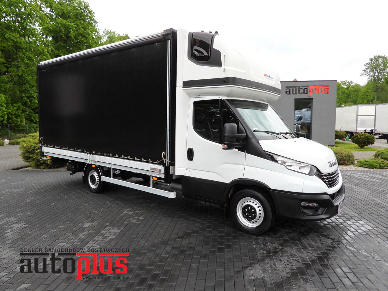 Iveco DAILY 35S18 PRITSCHE PLANE 10 PALETTEN WEBASTO - 커튼 사이드 밴 : 사진 1 Iveco DAILY 35S18 PRITSCHE PLANE 10 PALETTEN WEBASTO - 커튼 사이드 밴 : 사진 1