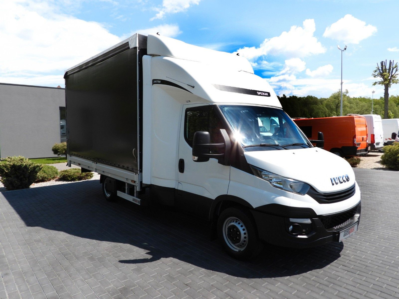 Iveco DAILY 35S18 PRITSCHE PLANE 10 PALETTEN WEBASTO - 커튼 사이드 밴, 콤비 밴 : 사진 4 Iveco DAILY 35S18 PRITSCHE PLANE 10 PALETTEN WEBASTO - 커튼 사이드 밴, 콤비 밴 : 사진 4