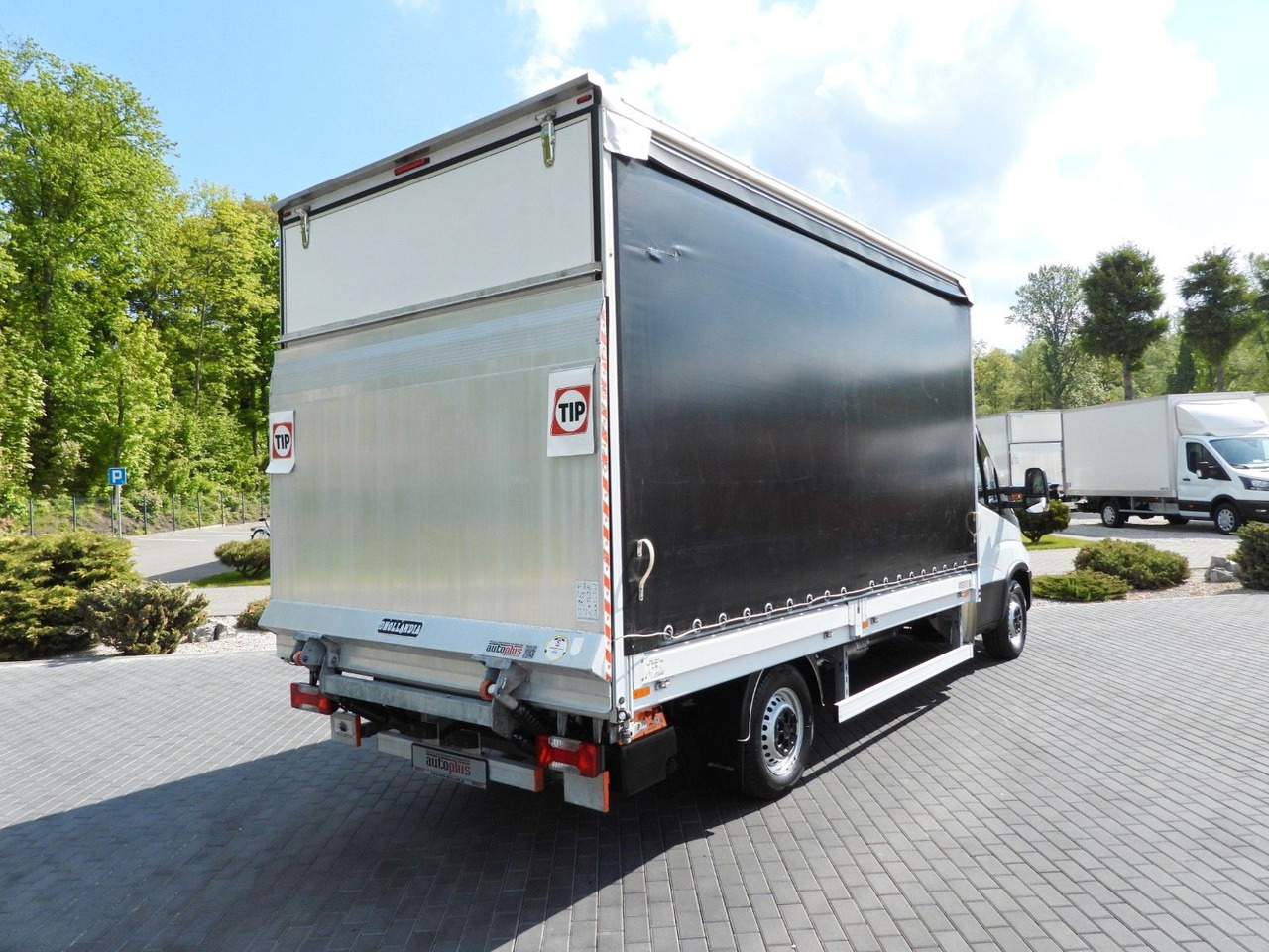 Iveco DAILY 35S18 PRITSCHE PLANE AUFZUG 8 PALETTEN - 커튼 사이드 밴 : 사진 3 Iveco DAILY 35S18 PRITSCHE PLANE AUFZUG 8 PALETTEN - 커튼 사이드 밴 : 사진 3