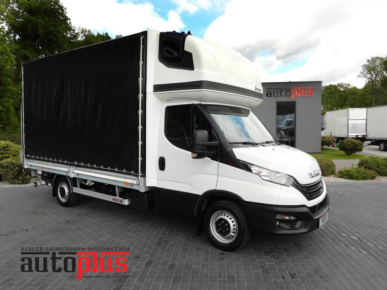 Iveco DAILY 35S18 PRITSCHE PLANE AUFZUG 8 PALETTEN - 커튼 사이드 밴 : 사진 1 Iveco DAILY 35S18 PRITSCHE PLANE AUFZUG 8 PALETTEN - 커튼 사이드 밴 : 사진 1