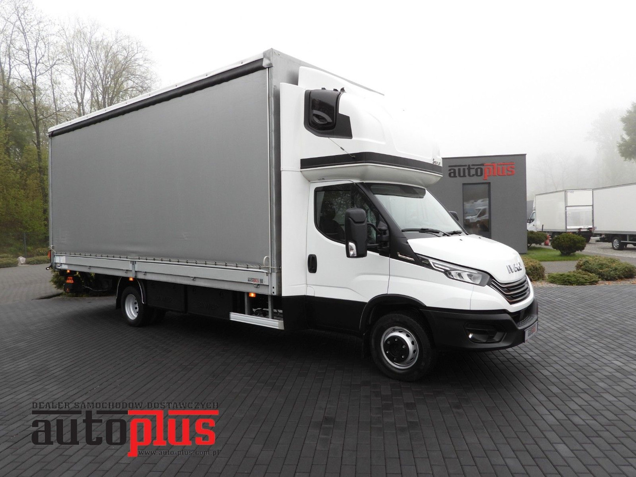 Iveco DAILY 72C18 PRITSCHE PLANE AUFZUG 16 PALETTEN - 커튼 사이드 밴 : 사진 1 Iveco DAILY 72C18 PRITSCHE PLANE AUFZUG 16 PALETTEN - 커튼 사이드 밴 : 사진 1