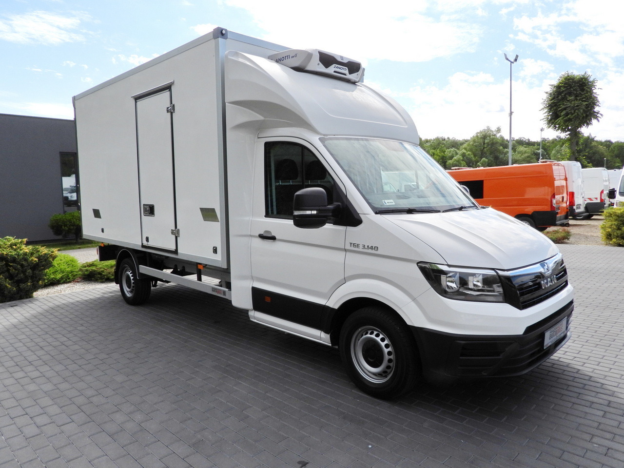 MAN TGE 3.140 REGRIGERATOR BOX -1*C 8 PALLETS HEATING FUNCTION CRUISE CONTROL PNEUMATICS AIR CONDITIONING 140HP - 냉동 밴 : 사진 4 MAN TGE 3.140 REGRIGERATOR BOX -1*C 8 PALLETS HEATING FUNCTION CRUISE CONTROL PNEUMATICS AIR CONDITIONING 140HP - 냉동 밴 : 사진 4