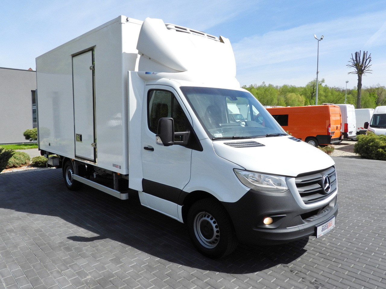 MERCEDES SPRINTER 316 REGRIGERATOR BOX 0*C LIFT 8 PALLETS CRUISE CONTROL PNEUMATICS AIR CONDITIONING 160HP - 냉동 밴 : 사진 4 MERCEDES SPRINTER 316 REGRIGERATOR BOX 0*C LIFT 8 PALLETS CRUISE CONTROL PNEUMATICS AIR CONDITIONING 160HP - 냉동 밴 : 사진 4