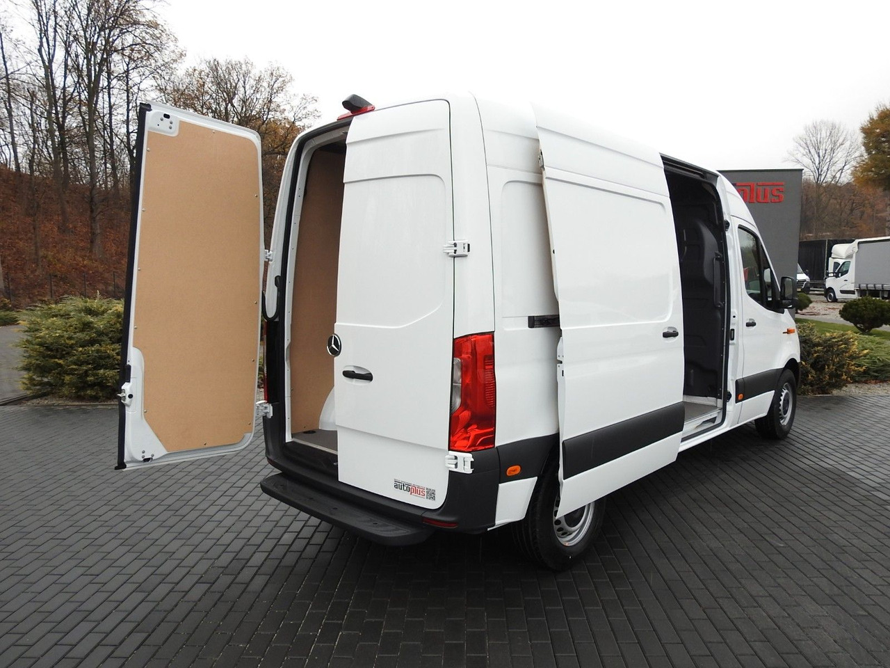 Mercedes-Benz ESPRINTER NEUE ELEKTRISCHEN KASTENWAGEN AUTOMAT - 패널 밴, 전기 밴 : 사진 3 Mercedes-Benz ESPRINTER NEUE ELEKTRISCHEN KASTENWAGEN AUTOMAT - 패널 밴, 전기 밴 : 사진 3