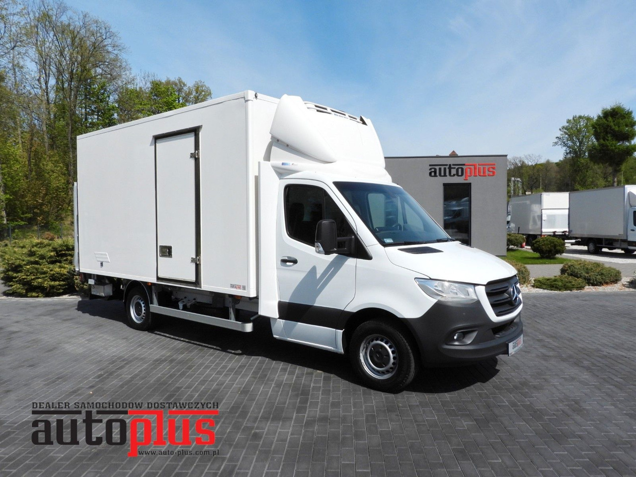 Mercedes-Benz SPRINTER 316 KÜHLKOFFER 0*C AUFZUG 8 PALETTEN - 냉동 밴 : 사진 1 Mercedes-Benz SPRINTER 316 KÜHLKOFFER 0*C AUFZUG 8 PALETTEN - 냉동 밴 : 사진 1