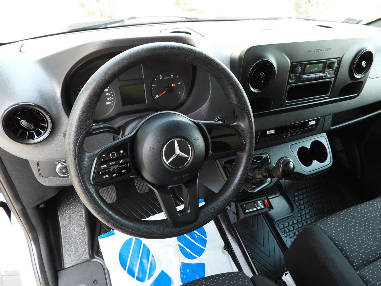 Mercedes-Benz SPRINTER 316 KÜHLKOFFER 0*C AUFZUG 8 PALETTEN - 냉동 밴 : 사진 2 Mercedes-Benz SPRINTER 316 KÜHLKOFFER 0*C AUFZUG 8 PALETTEN - 냉동 밴 : 사진 2
