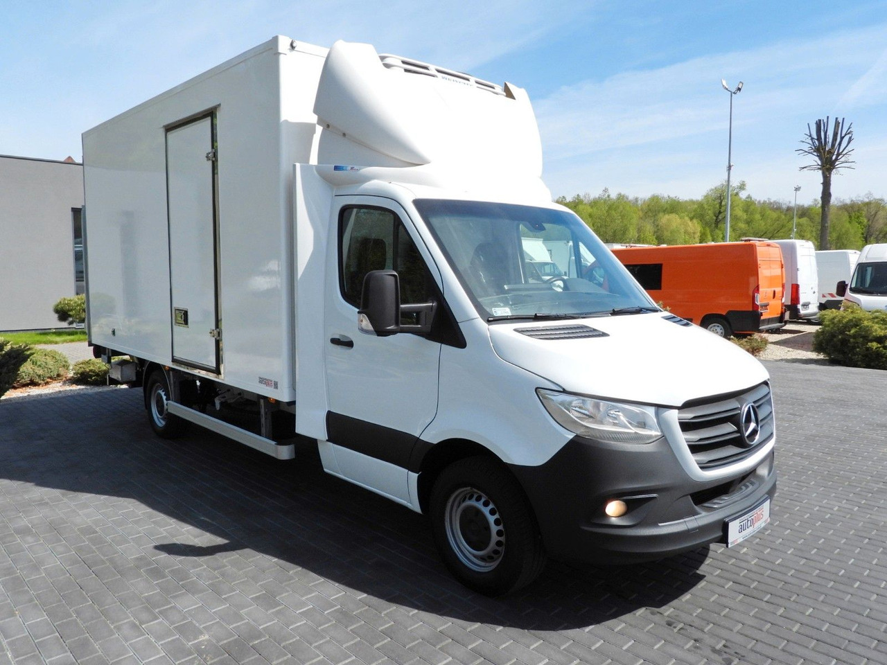 Mercedes-Benz SPRINTER 316 KÜHLKOFFER 0*C AUFZUG 8 PALETTEN - 냉동 밴 : 사진 4 Mercedes-Benz SPRINTER 316 KÜHLKOFFER 0*C AUFZUG 8 PALETTEN - 냉동 밴 : 사진 4