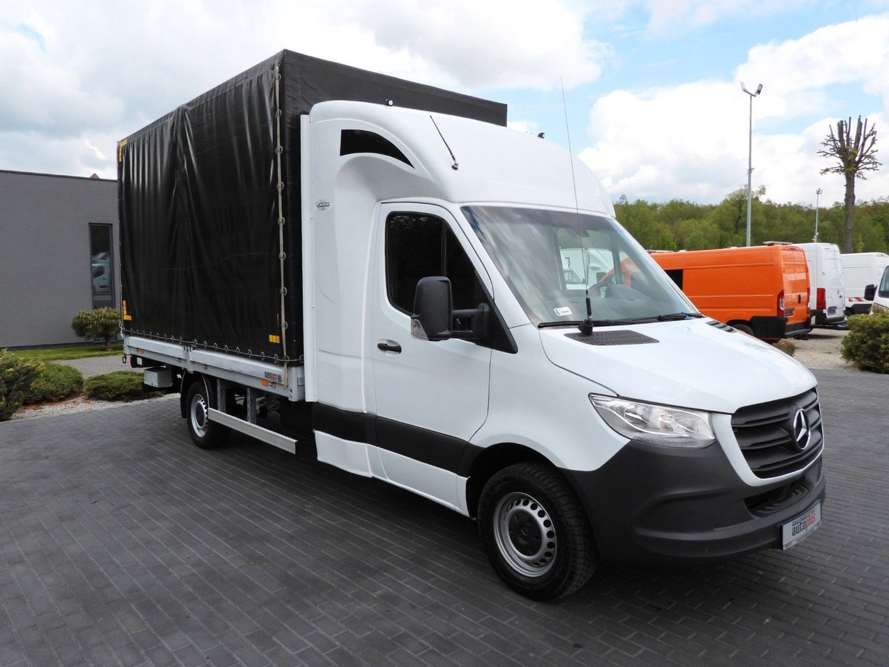Mercedes-Benz SPRINTER 316 PRITSCHE PLANE AUFZUG 8 PALETTEN - 커튼 사이드 밴, 콤비 밴 : 사진 4 Mercedes-Benz SPRINTER 316 PRITSCHE PLANE AUFZUG 8 PALETTEN - 커튼 사이드 밴, 콤비 밴 : 사진 4