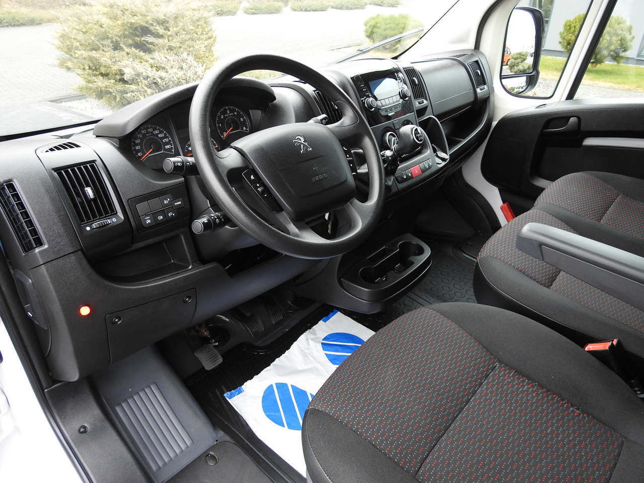 PEUGEOT BOXER BOX LIFT 8 PALLETS CRUISE CONTROL AIR CONDITIONING 140HP - 박스 밴 : 사진 2 PEUGEOT BOXER BOX LIFT 8 PALLETS CRUISE CONTROL AIR CONDITIONING 140HP - 박스 밴 : 사진 2