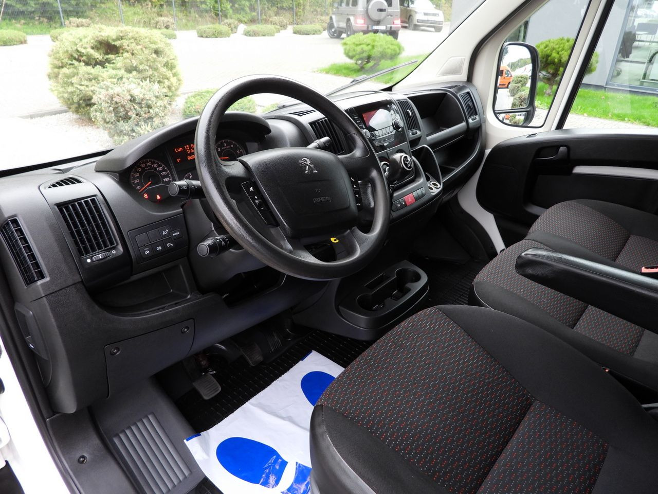 PEUGEOT BOXER STAKE BODY DOUBLE CABIN DOKA 7 SEATS CRUISE CONTROL AIR CONDITIONING 140HP - 콤비 밴 : 사진 2 PEUGEOT BOXER STAKE BODY DOUBLE CABIN DOKA 7 SEATS CRUISE CONTROL AIR CONDITIONING 140HP - 콤비 밴 : 사진 2