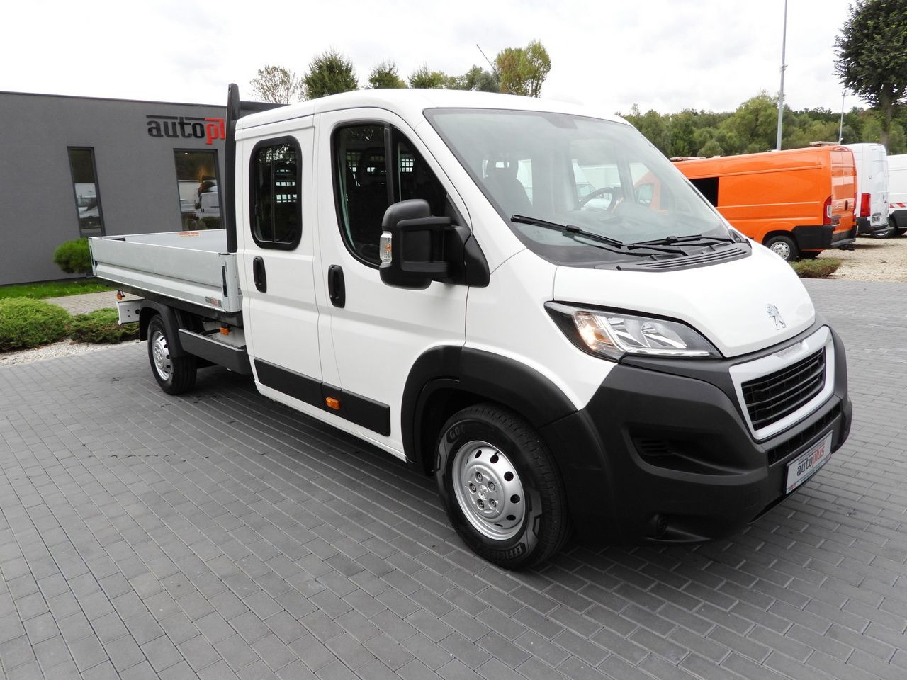 PEUGEOT BOXER STAKE BODY DOUBLE CABIN DOKA 7 SEATS CRUISE CONTROL AIR CONDITIONING 140HP - 콤비 밴 : 사진 4 PEUGEOT BOXER STAKE BODY DOUBLE CABIN DOKA 7 SEATS CRUISE CONTROL AIR CONDITIONING 140HP - 콤비 밴 : 사진 4