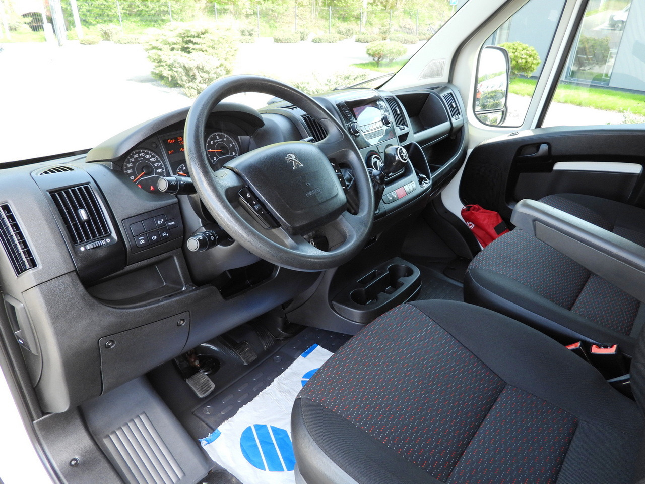 PEUGEOT BOXER TIPPER DOUBLE CABIN DOKA 7 SEATS CRUISE CONTROL AIR CONDITIONING 140HP - 덤프 밴 : 사진 2 PEUGEOT BOXER TIPPER DOUBLE CABIN DOKA 7 SEATS CRUISE CONTROL AIR CONDITIONING 140HP - 덤프 밴 : 사진 2