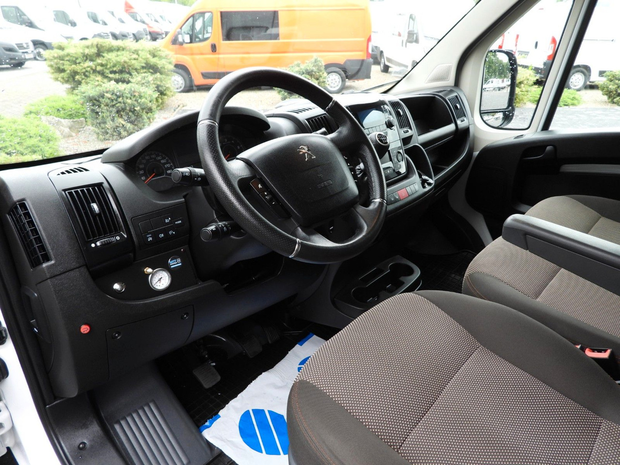 Peugeot BOXER PRITSCHE PLANE AUFZUG 8 PALETTEN TEMPOMAT - 커튼 사이드 밴 : 사진 2 Peugeot BOXER PRITSCHE PLANE AUFZUG 8 PALETTEN TEMPOMAT - 커튼 사이드 밴 : 사진 2