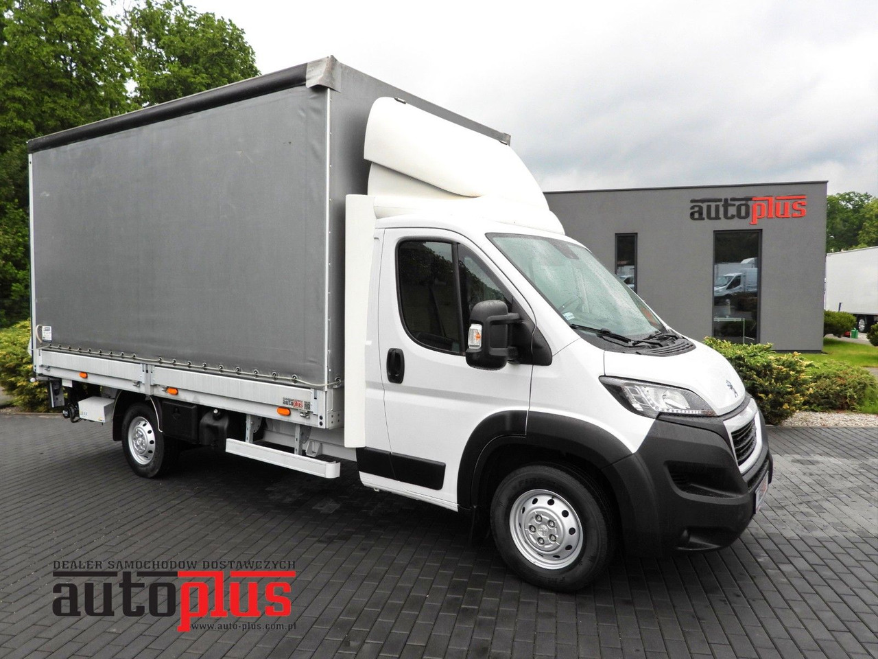 Peugeot BOXER PRITSCHE PLANE AUFZUG 8 PALETTEN TEMPOMAT - 커튼 사이드 밴 : 사진 1 Peugeot BOXER PRITSCHE PLANE AUFZUG 8 PALETTEN TEMPOMAT - 커튼 사이드 밴 : 사진 1