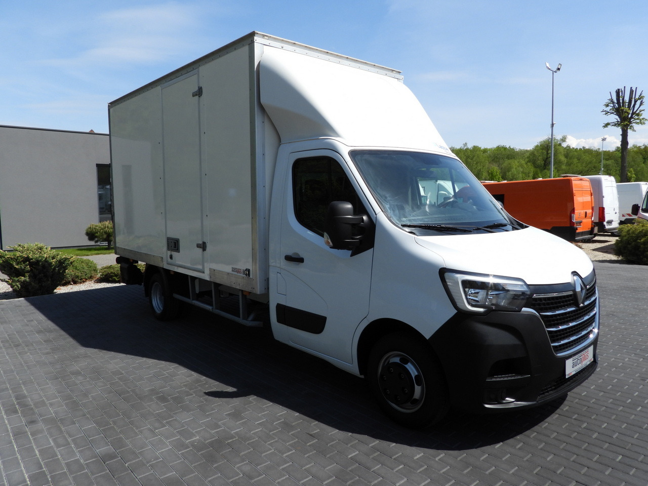RENAULT MASTER BOX LIFT 8 PALLETS CRUISE CONTROL NAVIGATION LED LIGHTS TWIN WHEELS AIR CONDITIONING 145HP - 박스 밴 : 사진 4 RENAULT MASTER BOX LIFT 8 PALLETS CRUISE CONTROL NAVIGATION LED LIGHTS TWIN WHEELS AIR CONDITIONING 145HP - 박스 밴 : 사진 4