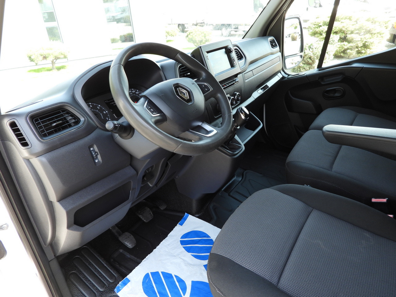 RENAULT MASTER BOX LIFT 8 PALLETS CRUISE CONTROL NAVIGATION LED LIGHTS TWIN WHEELS AIR CONDITIONING 145HP - 박스 밴 : 사진 2 RENAULT MASTER BOX LIFT 8 PALLETS CRUISE CONTROL NAVIGATION LED LIGHTS TWIN WHEELS AIR CONDITIONING 145HP - 박스 밴 : 사진 2