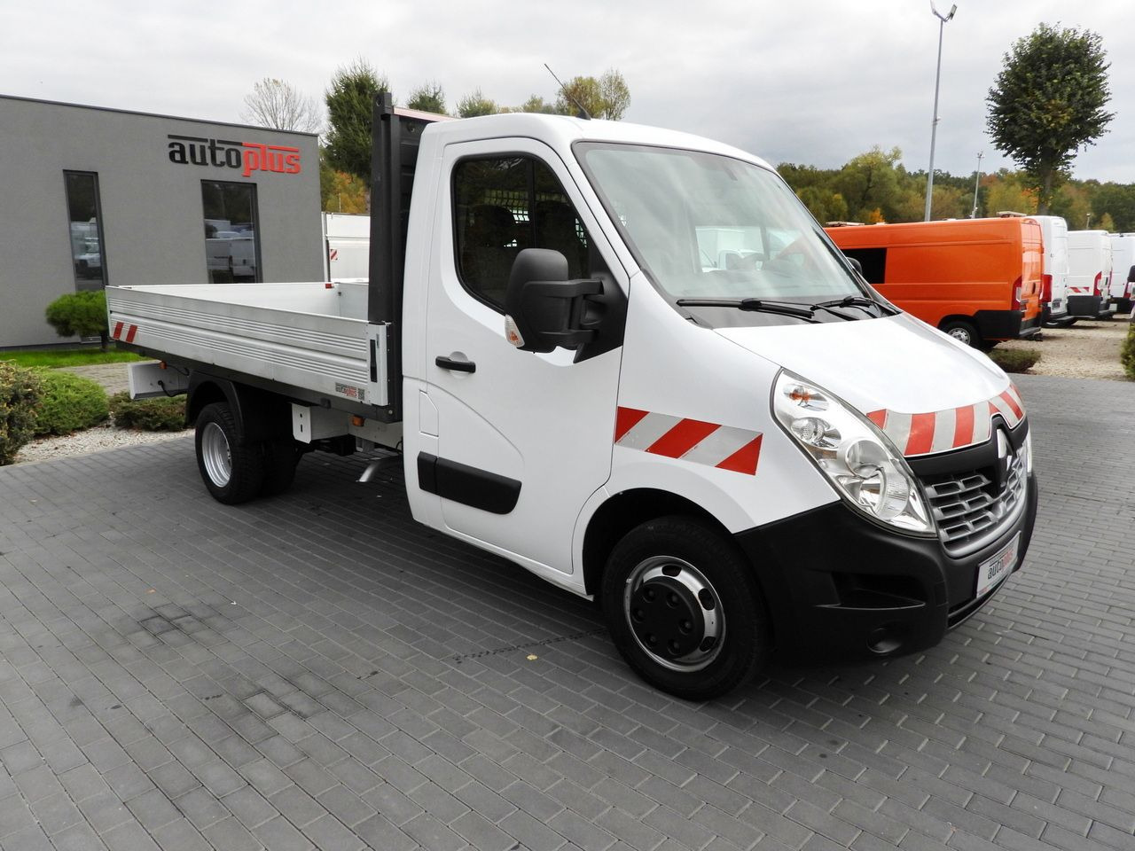 RENAULT MASTER STAKE BODY CRUISE CONTROL NAVIGATION TWIN WHEELS AIR CONDITIONING 130HP - 플랫베드 밴 : 사진 4 RENAULT MASTER STAKE BODY CRUISE CONTROL NAVIGATION TWIN WHEELS AIR CONDITIONING 130HP - 플랫베드 밴 : 사진 4