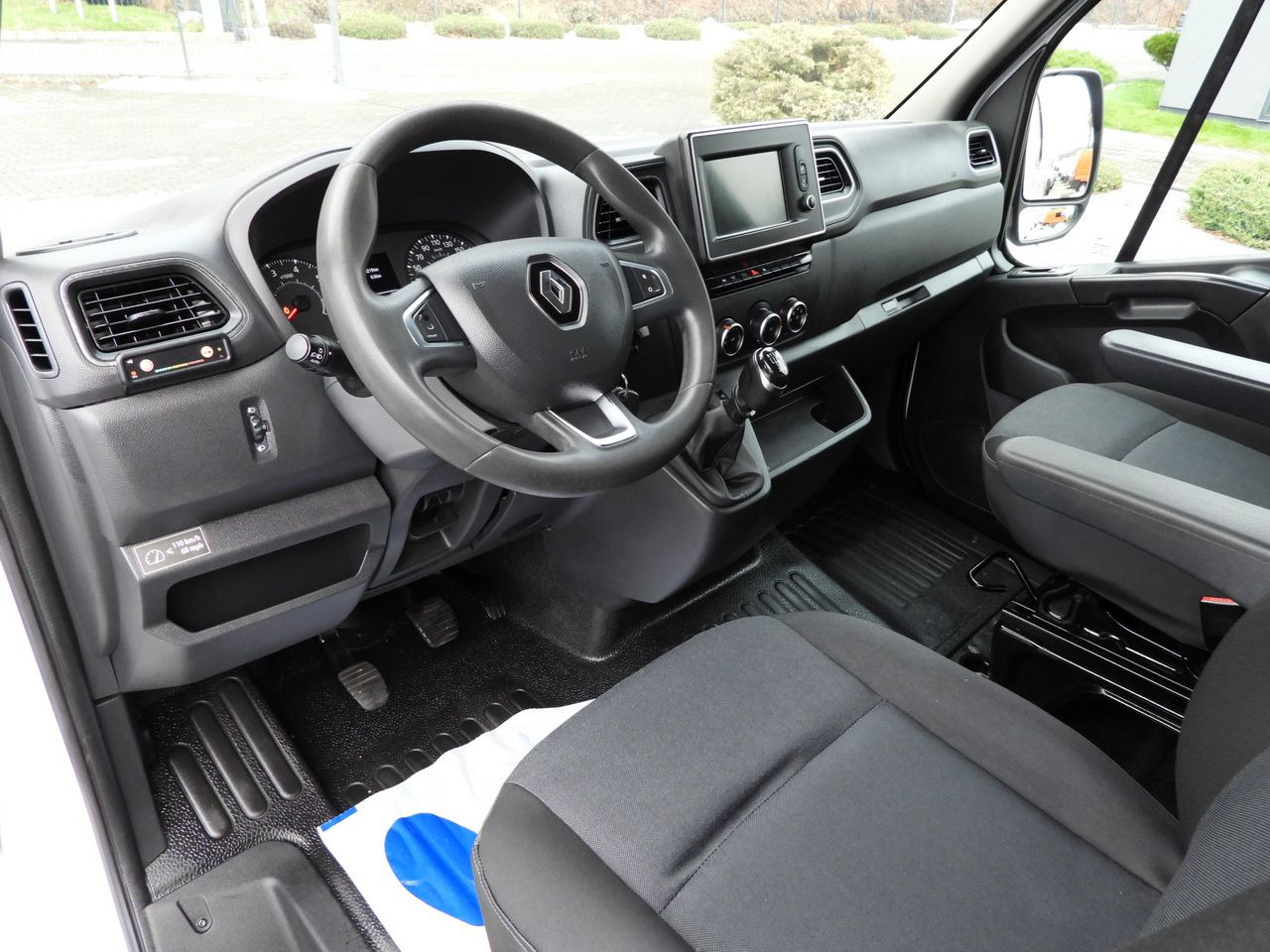 RENAULT MASTER STAKE BODY DOUBLE CABIN DOKA 6 SEATS CRUISE CONTROL NAVIGATION LED LIGHTS AIR CONDITIONING 150HP - 콤비 밴 : 사진 2 RENAULT MASTER STAKE BODY DOUBLE CABIN DOKA 6 SEATS CRUISE CONTROL NAVIGATION LED LIGHTS AIR CONDITIONING 150HP - 콤비 밴 : 사진 2