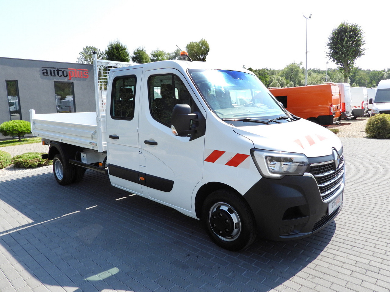 RENAULT MASTER TIPPER DOUBLE CABIN DOKA 6 SEATS CRUISE CONTROL LED LIGHTS TWIN WHEELS AIR CONDITIONING 130HP - 덤프 밴 : 사진 4 RENAULT MASTER TIPPER DOUBLE CABIN DOKA 6 SEATS CRUISE CONTROL LED LIGHTS TWIN WHEELS AIR CONDITIONING 130HP - 덤프 밴 : 사진 4