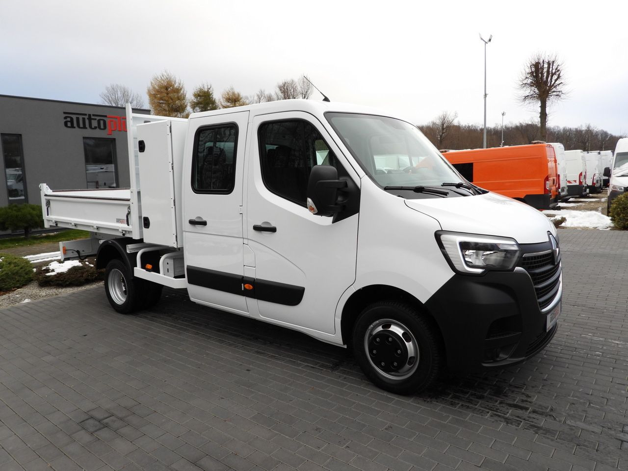 RENAULT MASTER TIPPER DOUBLE CABIN DOKA 6 SEATS CRUISE CONTROL LED LIGHTS TWIN WHEELS AIR CONDITIONING 145HP - 덤프 밴 : 사진 4 RENAULT MASTER TIPPER DOUBLE CABIN DOKA 6 SEATS CRUISE CONTROL LED LIGHTS TWIN WHEELS AIR CONDITIONING 145HP - 덤프 밴 : 사진 4