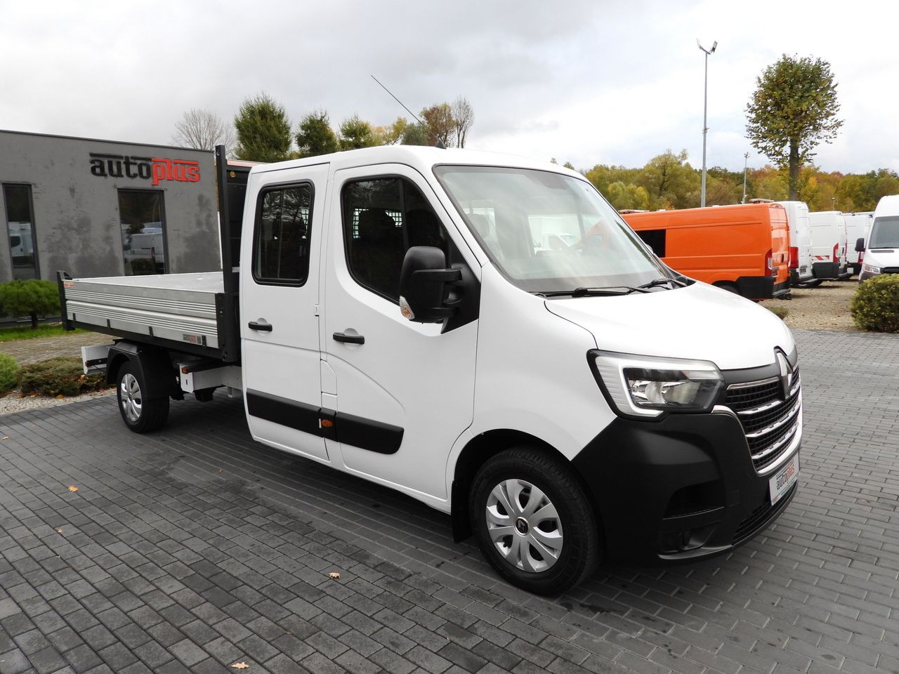 RENAULT MASTER TIPPER DOUBLE CABIN DOKA 7 SEATS CRUISE CONTROL NAVIGATION LED LIGHTS AIR CONDITIONING 145HP - 덤프 밴 : 사진 4 RENAULT MASTER TIPPER DOUBLE CABIN DOKA 7 SEATS CRUISE CONTROL NAVIGATION LED LIGHTS AIR CONDITIONING 145HP - 덤프 밴 : 사진 4