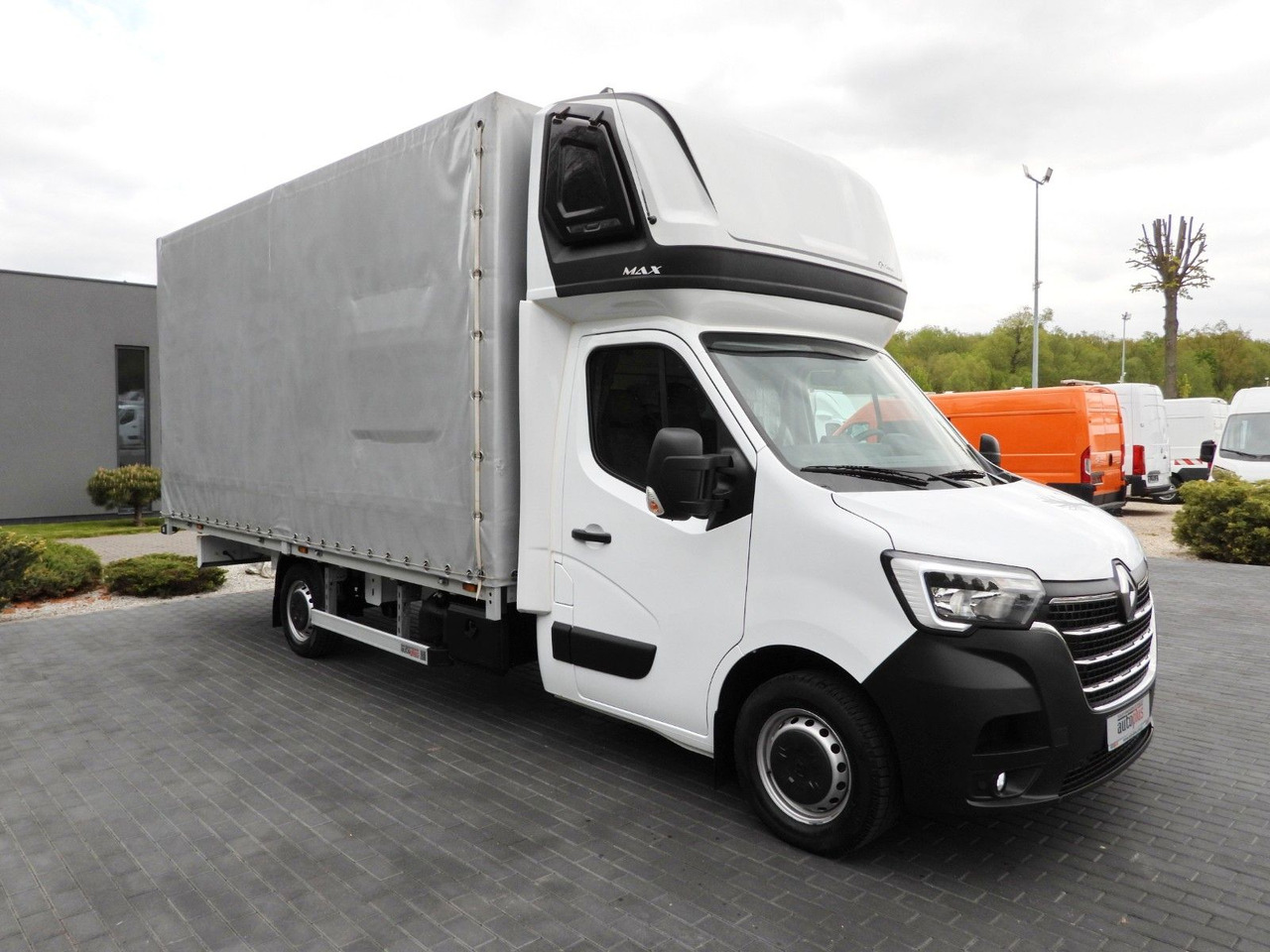Renault MASTER PRITSCHE PLANE 10 PALETTEN WEBASTO A/C - 커튼 사이드 밴 : 사진 4 Renault MASTER PRITSCHE PLANE 10 PALETTEN WEBASTO A/C - 커튼 사이드 밴 : 사진 4