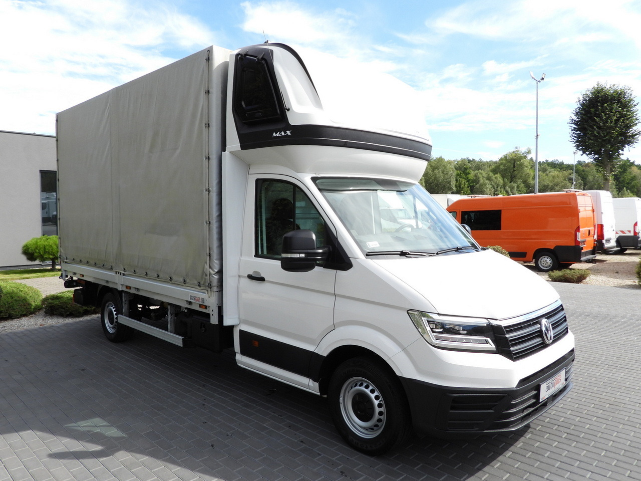 VOLKSWAGEN CRAFTER TARPAULIN LIFT 8 PALLETS WEBASTO CRUISE CONTROL LED LIGHTS AIR CONDITIONING 180HP - 커튼 사이드 밴 : 사진 4 VOLKSWAGEN CRAFTER TARPAULIN LIFT 8 PALLETS WEBASTO CRUISE CONTROL LED LIGHTS AIR CONDITIONING 180HP - 커튼 사이드 밴 : 사진 4