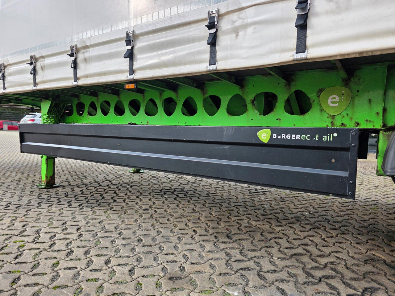 커튼사이더 세미 트레일러 Berger SAPL24 / Coilmulde / 5.560 kg LEERGEWICHT : 사진 19 커튼사이더 세미 트레일러 Berger SAPL24 / Coilmulde / 5.560 kg LEERGEWICHT : 사진 19