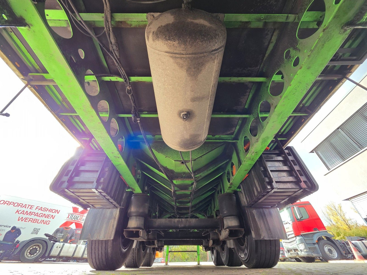 커튼사이더 세미 트레일러 Berger SAPL24 / Coilmulde / 5.560 kg LEERGEWICHT : 사진 30 커튼사이더 세미 트레일러 Berger SAPL24 / Coilmulde / 5.560 kg LEERGEWICHT : 사진 30