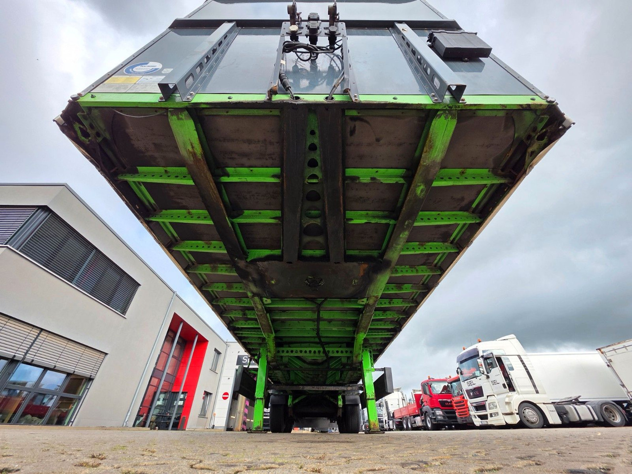 커튼사이더 세미 트레일러 Berger SAPL24 / Coilmulde / 5.560 kg LEERGEWICHT : 사진 26 커튼사이더 세미 트레일러 Berger SAPL24 / Coilmulde / 5.560 kg LEERGEWICHT : 사진 26