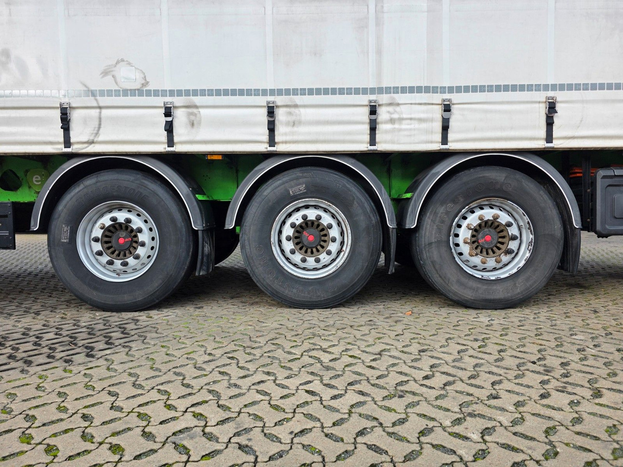 커튼사이더 세미 트레일러 Berger SAPL24 / Coilmulde / 5.560 kg LEERGEWICHT : 사진 32 커튼사이더 세미 트레일러 Berger SAPL24 / Coilmulde / 5.560 kg LEERGEWICHT : 사진 32