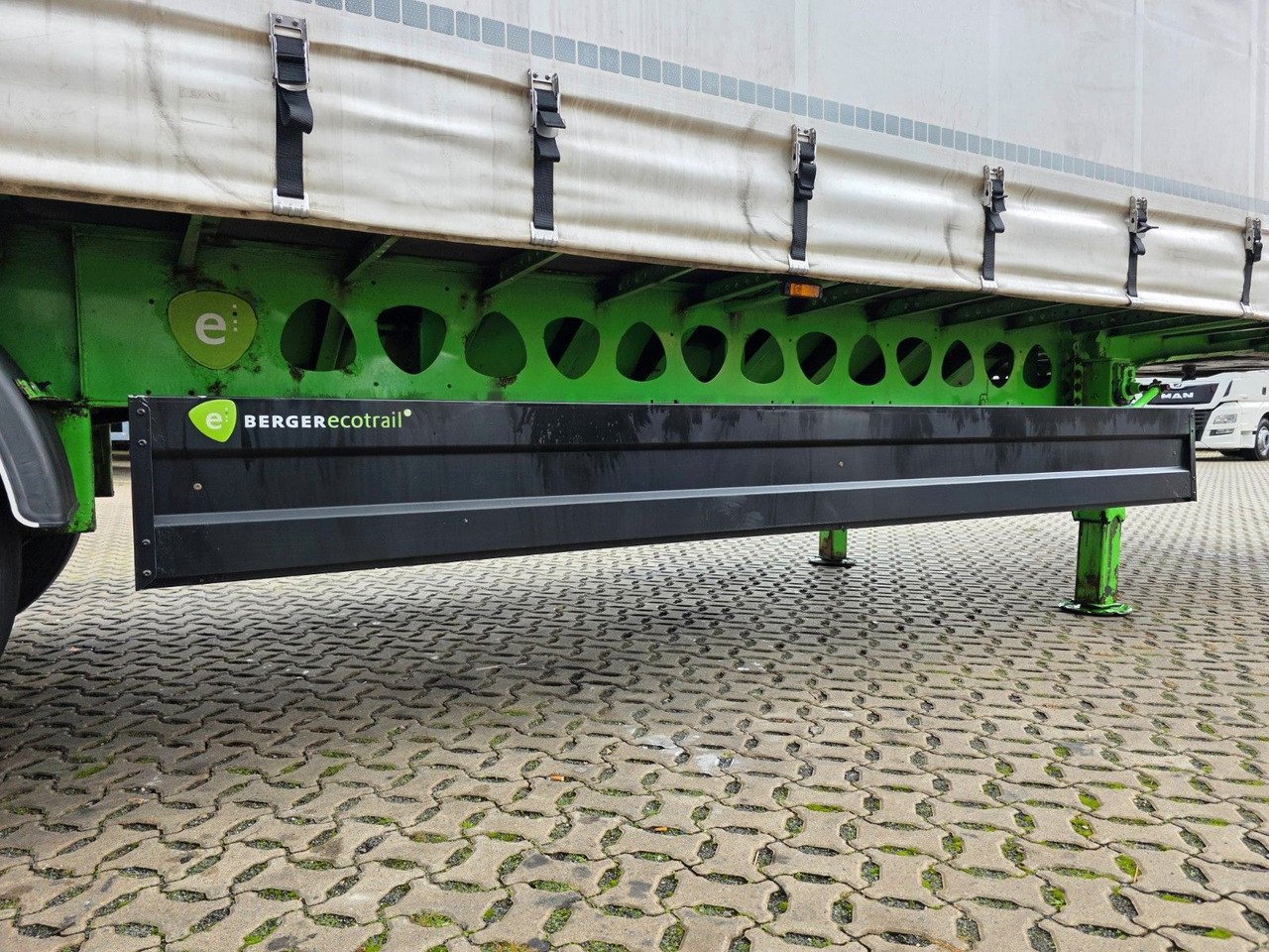 커튼사이더 세미 트레일러 Berger SAPL24 / Coilmulde / 5.560 kg LEERGEWICHT : 사진 21 커튼사이더 세미 트레일러 Berger SAPL24 / Coilmulde / 5.560 kg LEERGEWICHT : 사진 21