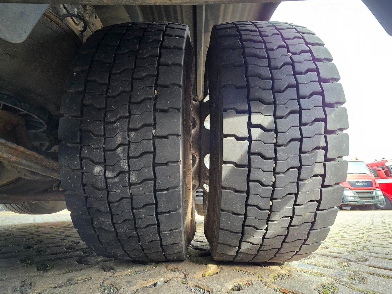 유조트럭 MAN TGS 26.440 6X2-2 LL / ADR AT / 3 Kamm. / Lenkac. : 사진 46 유조트럭 MAN TGS 26.440 6X2-2 LL / ADR AT / 3 Kamm. / Lenkac. : 사진 46