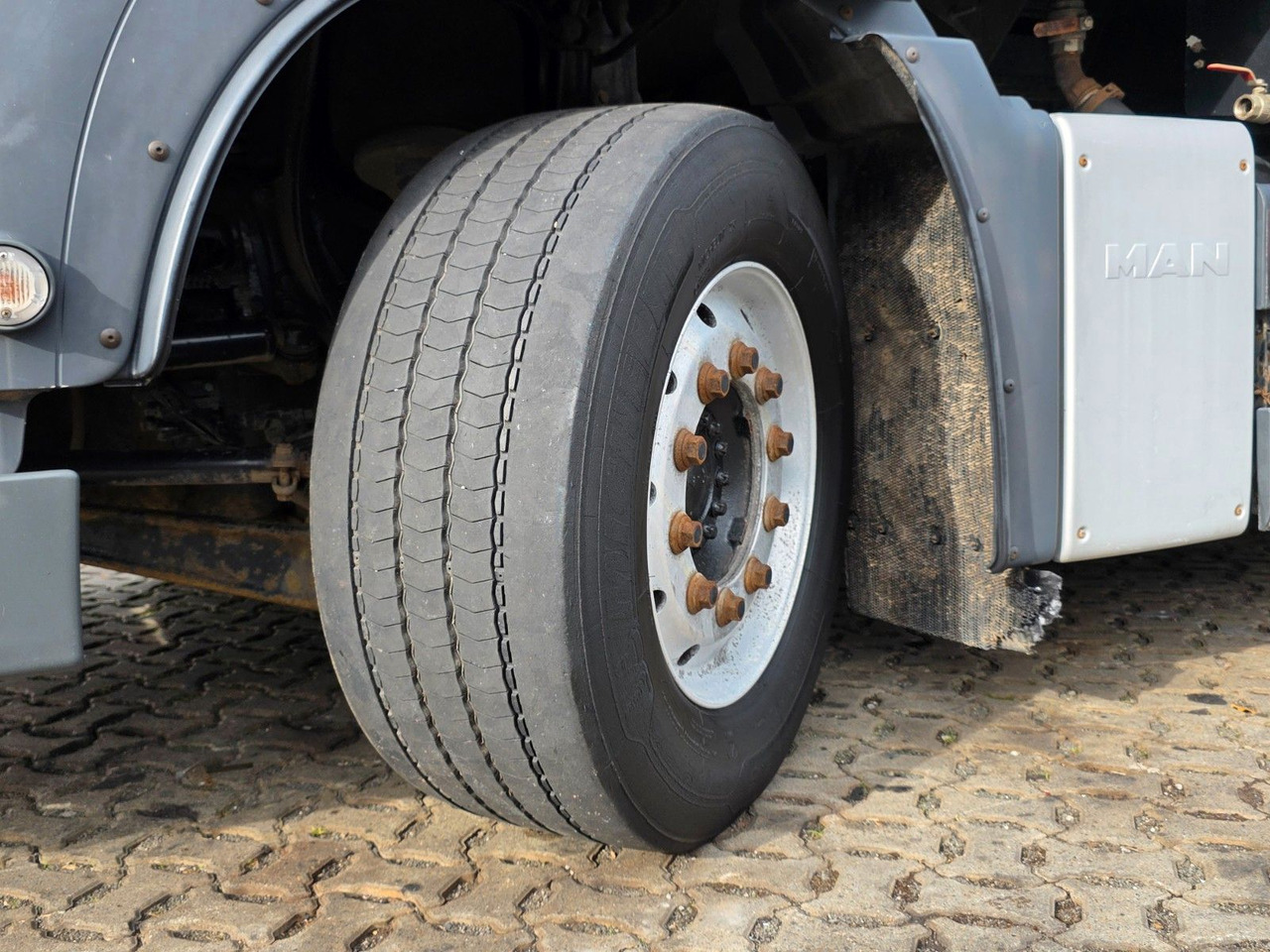 유조트럭 MAN TGS 26.440 6X2-2 LL / ADR AT / 3 Kamm. / Lenkac. : 사진 43 유조트럭 MAN TGS 26.440 6X2-2 LL / ADR AT / 3 Kamm. / Lenkac. : 사진 43