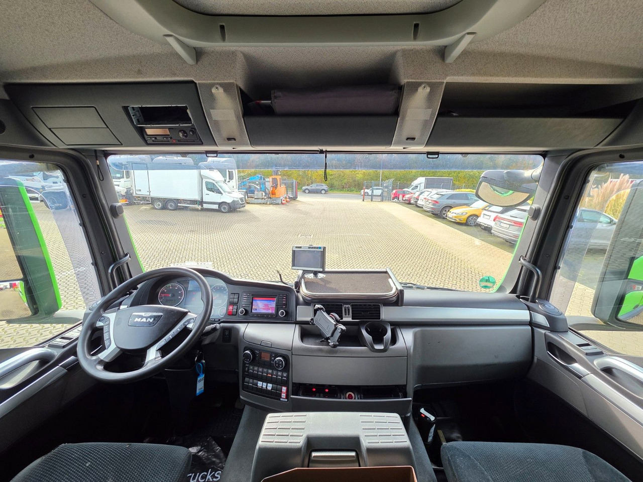 유조트럭 MAN TGS 26.440 6X2-2 LL / ADR AT / 3 Kamm. / Lenkac. : 사진 35 유조트럭 MAN TGS 26.440 6X2-2 LL / ADR AT / 3 Kamm. / Lenkac. : 사진 35