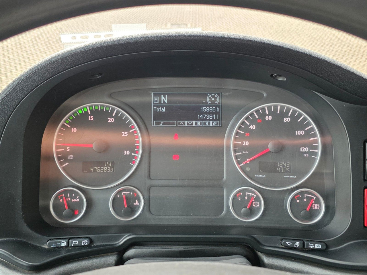 유조트럭 MAN TGS 26.440 6X2-2 LL / ADR AT / 3 Kamm. / Lenkac. : 사진 36 유조트럭 MAN TGS 26.440 6X2-2 LL / ADR AT / 3 Kamm. / Lenkac. : 사진 36