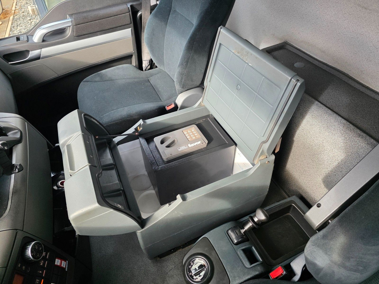 유조트럭 MAN TGS 26.440 6X2-2 LL / ADR AT / 3 Kamm. / Lenkac. : 사진 33 유조트럭 MAN TGS 26.440 6X2-2 LL / ADR AT / 3 Kamm. / Lenkac. : 사진 33