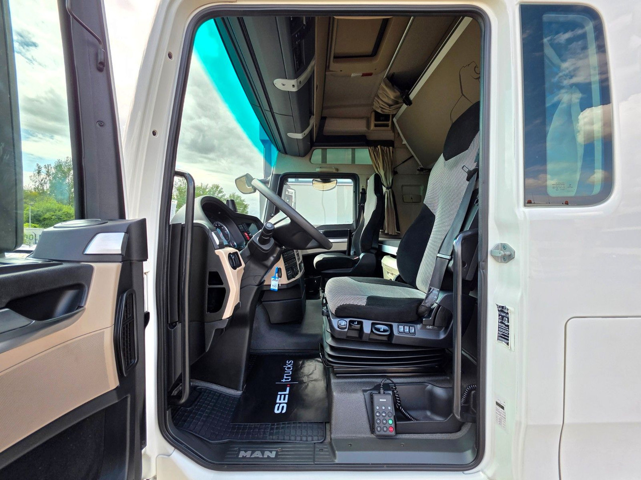 트랙터 유닛 MAN TGX 18.500 4X2 LLS-U / Retarder / ADR AT : 사진 16